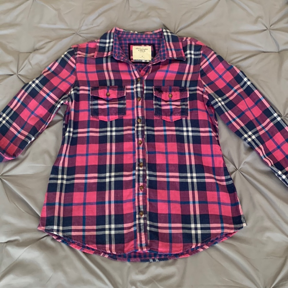Abercrombie and Fitch long sleeve pink and navy plaid button up shirt Womens M